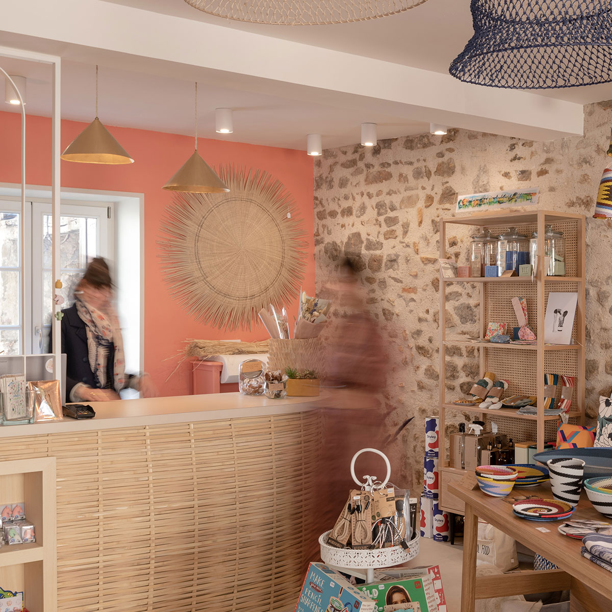 Skéa Designer. Architecte d'intérieur et décorateur. Réalisation. Direction artistique pour un concept-store 30 m².