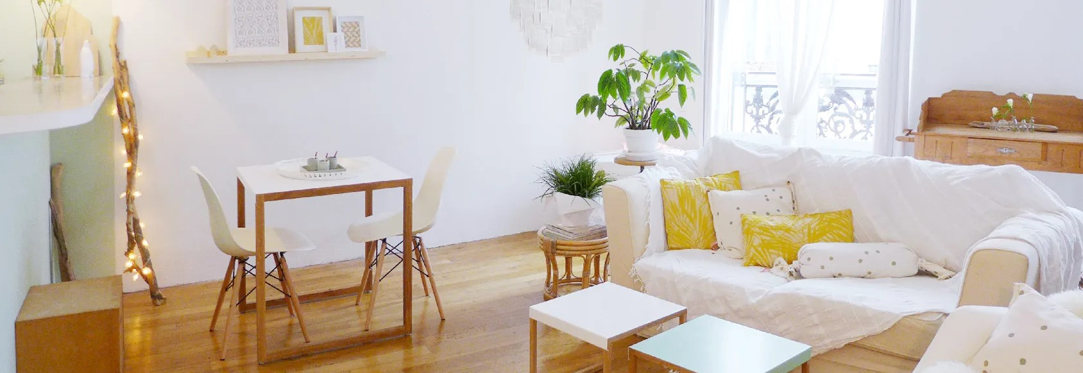 Publication web sur le site de Côté Maison. Comment créer un coin salle à manger dans un petit salon.